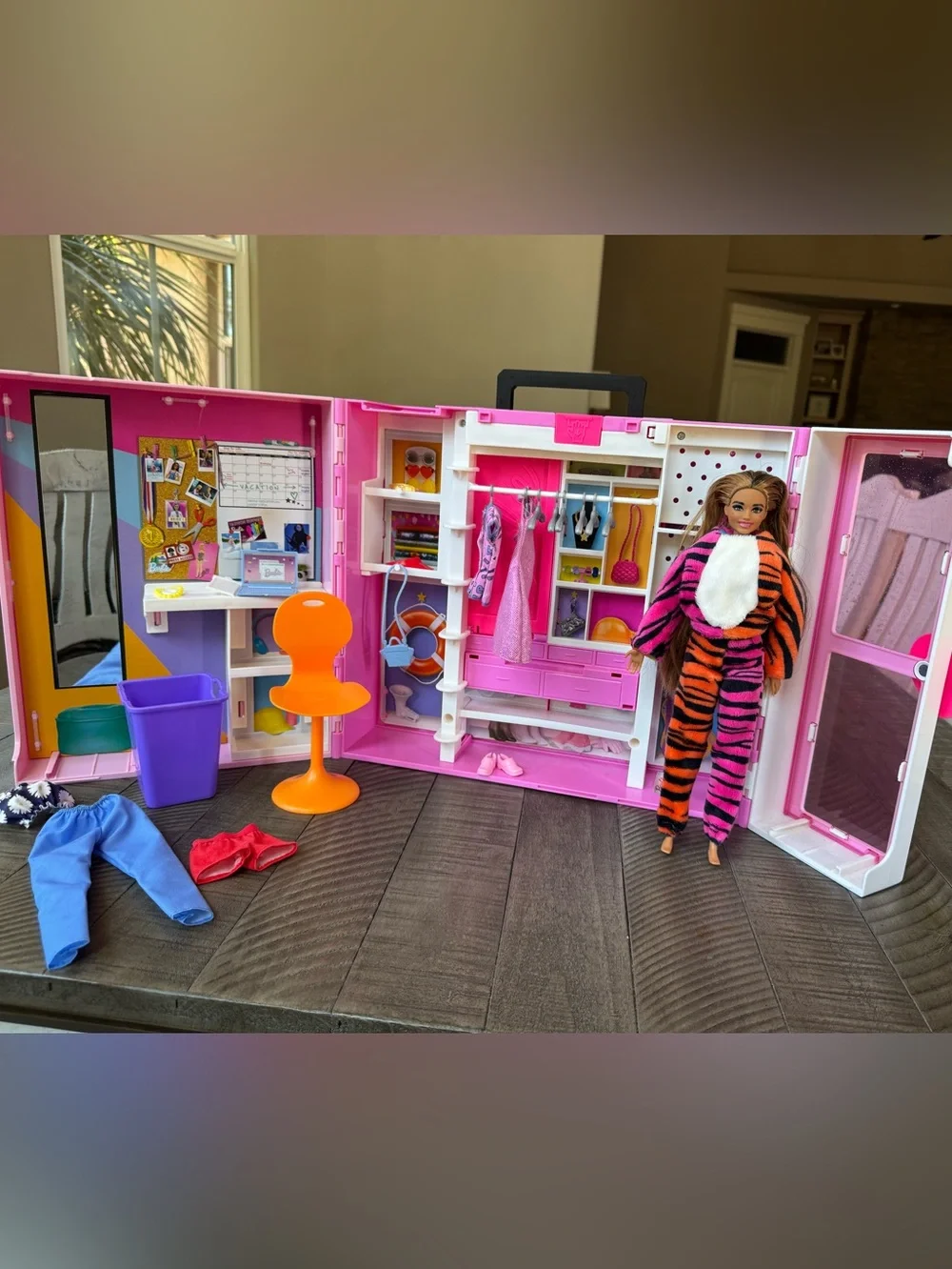Barbie Dream Closet Portable Doll Playset with Wardrobe and Tiger Outfit